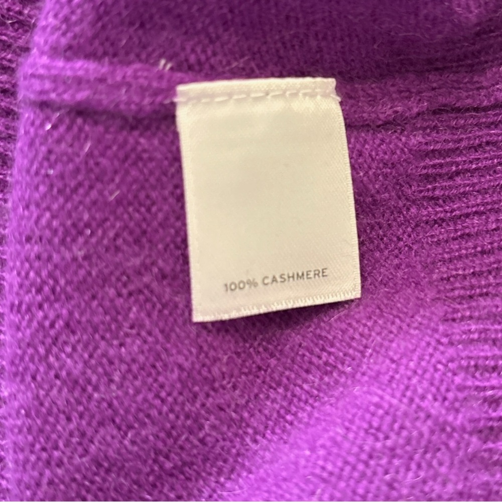 Halogen Cashmere Purple V-Neck Sweater Size Medium - Picture 3 of 5